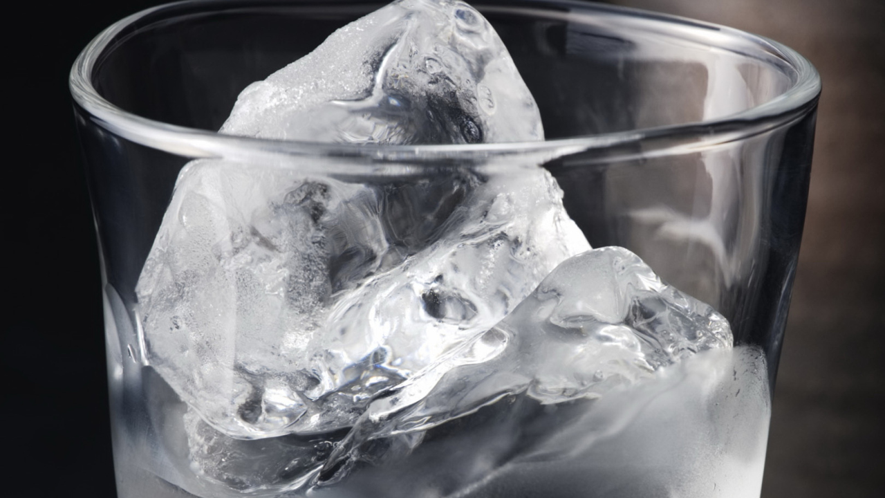 Обои Ice In Glass 1280x720