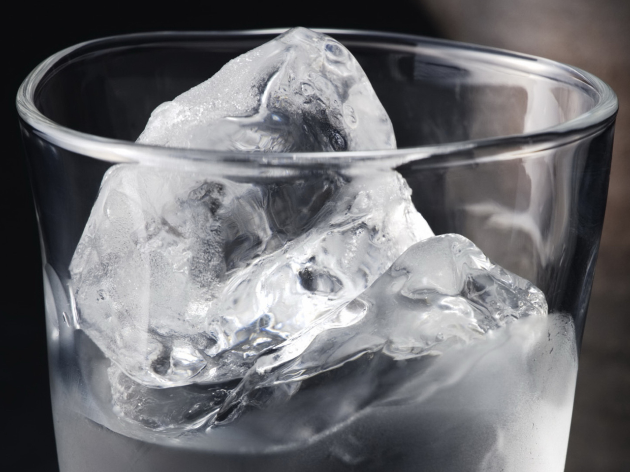 Ice In Glass wallpaper 1280x960