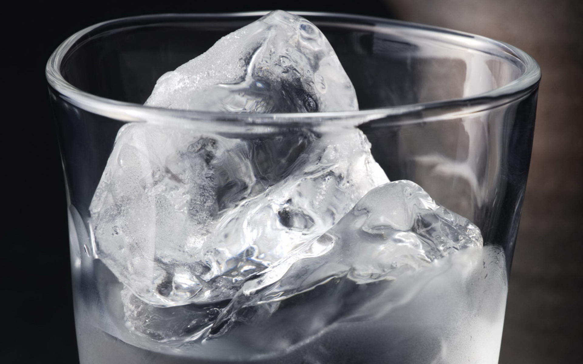 Обои Ice In Glass 1920x1200