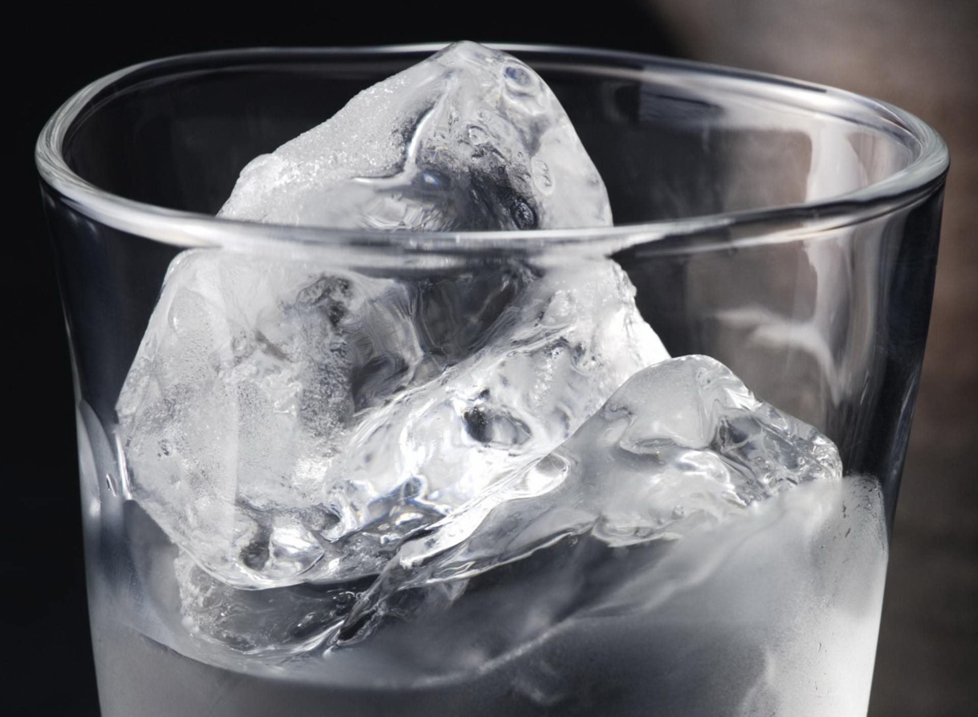 Sfondi Ice In Glass 1920x1408
