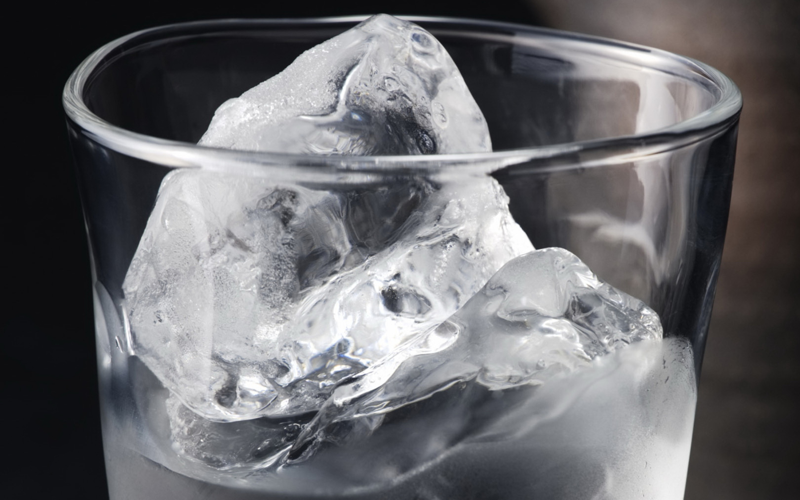 Ice In Glass wallpaper 2560x1600