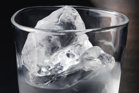 Sfondi Ice In Glass 480x320