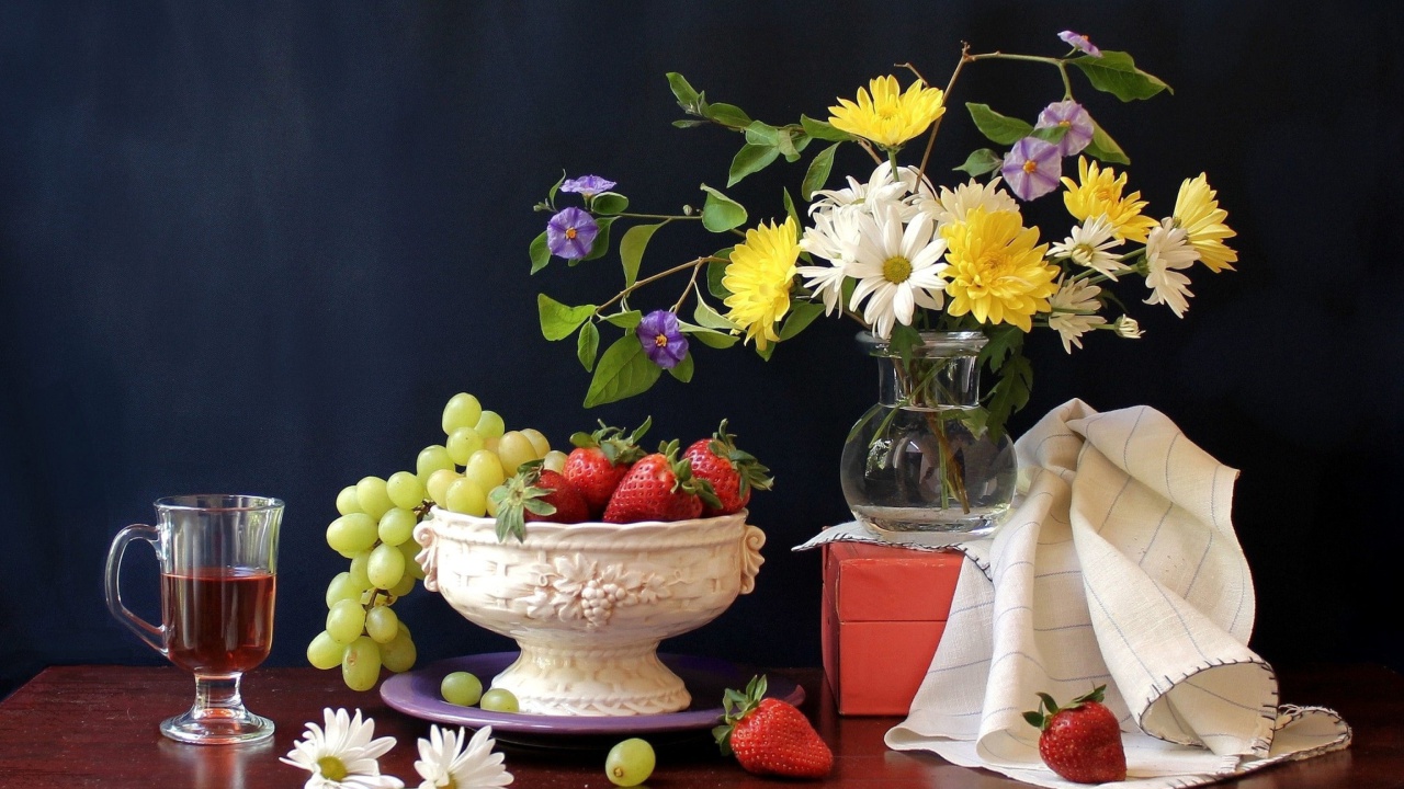 Berries and bouquet Still life screenshot #1 1280x720