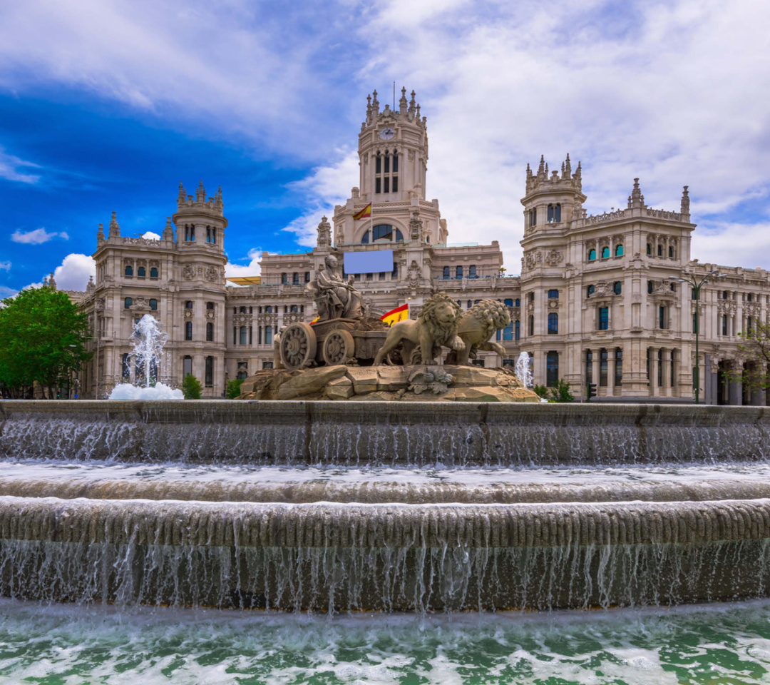 Обои Plaza de Cibeles in Madrid 1080x960