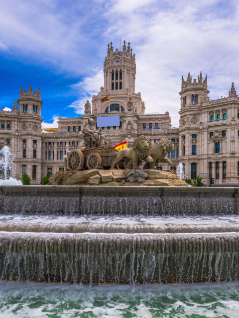 Обои Plaza de Cibeles in Madrid 480x640