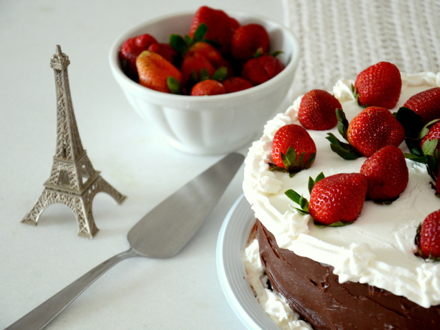 Paris And Strawberry screenshot #1 640x480