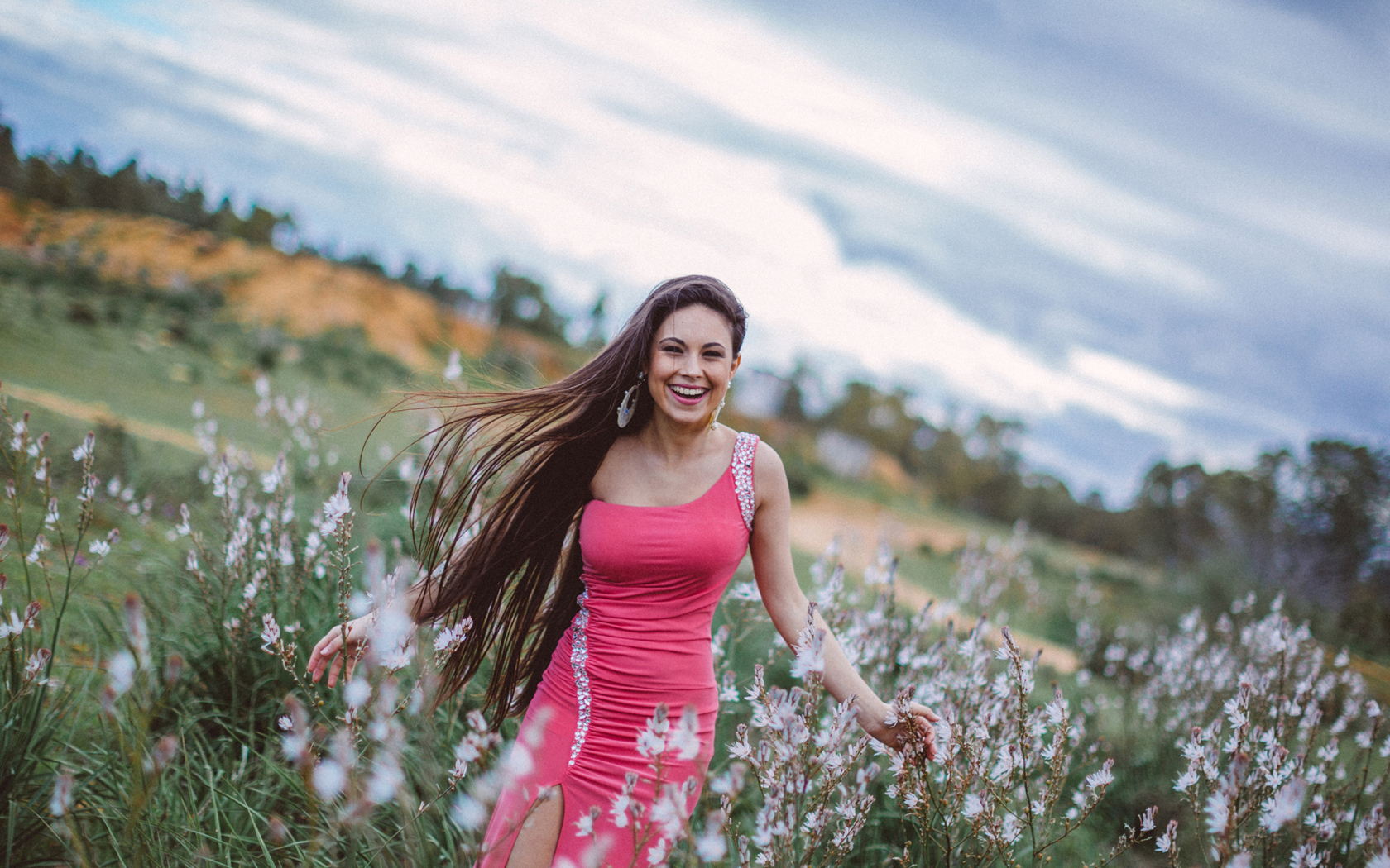 Happy Girl In Field wallpaper 1680x1050