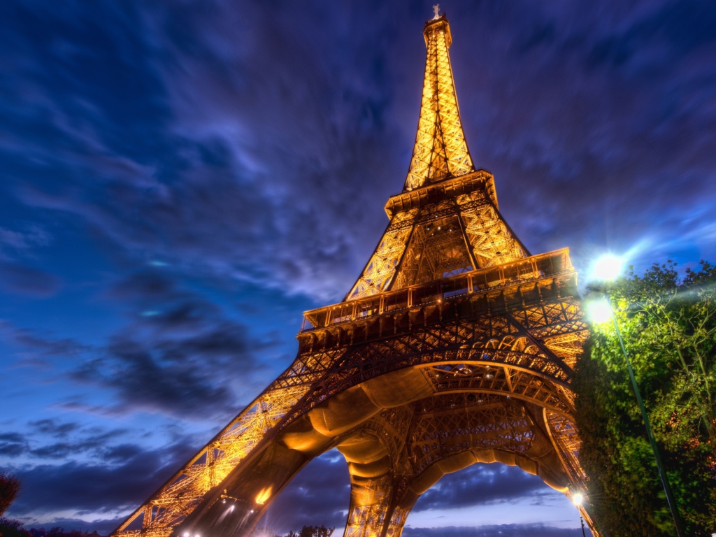 Fondo de pantalla Eiffel Tower 1024x768