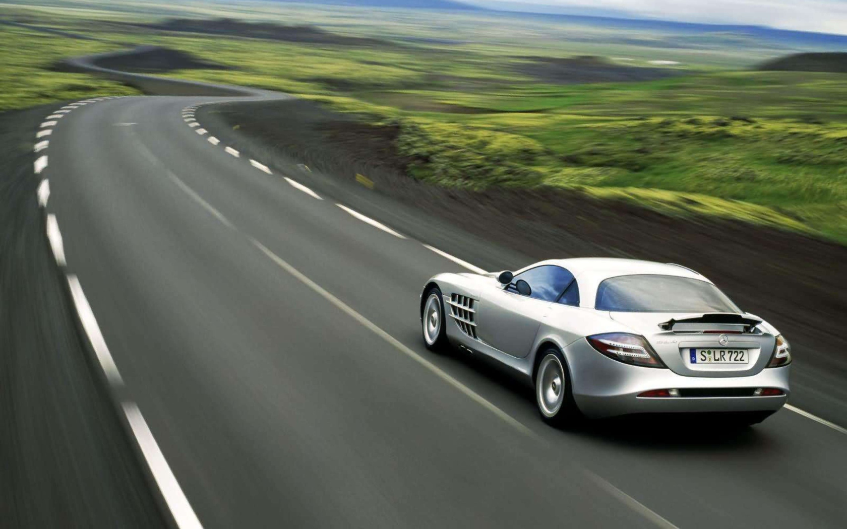 SLR Mclaren Mercedes Benz wallpaper 1680x1050