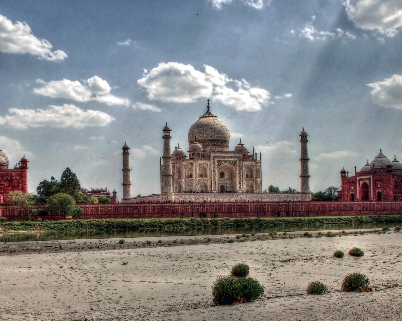 Taj Mahal, India wallpaper 1280x1024