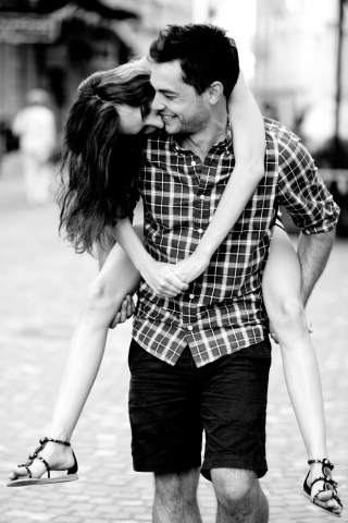 Обои Happy Couple Black And White 320x480