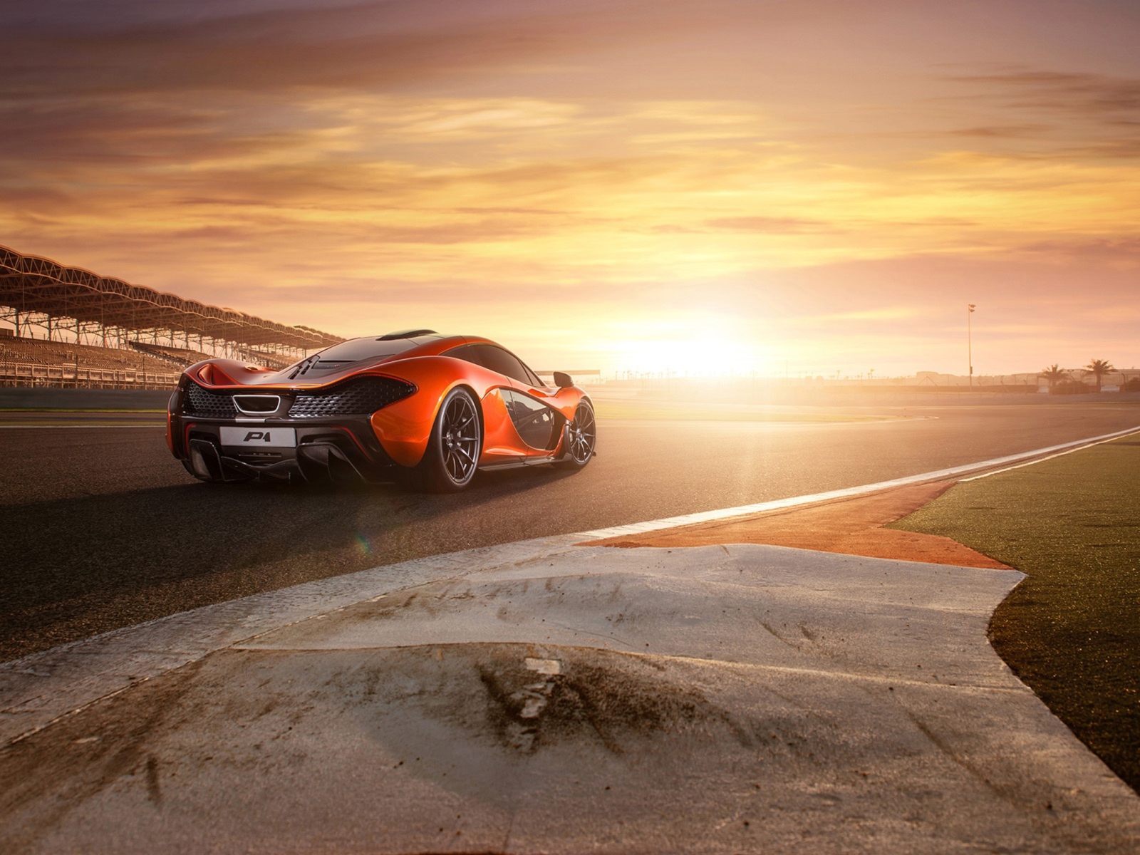 2013 Mclaren P1 At Bahrain screenshot #1 1600x1200