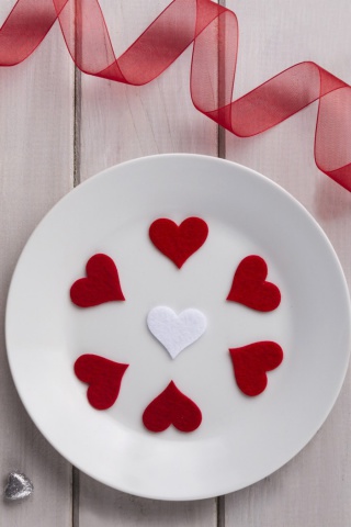 Das Romantic Valentines Day Table Settings Wallpaper 320x480