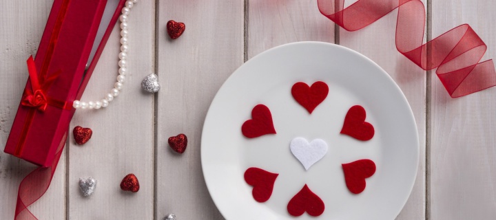Обои Romantic Valentines Day Table Settings 720x320