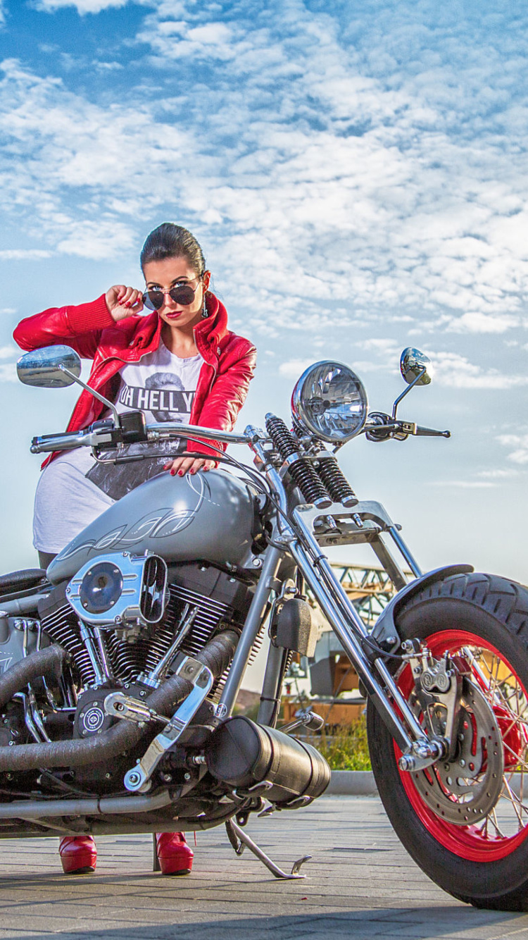 Fondo de pantalla Harley Davidson with Cute Girl 750x1334