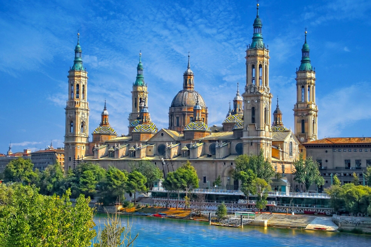 Sfondi Basilica of Our Lady of the Pillar, Zaragoza, Spain