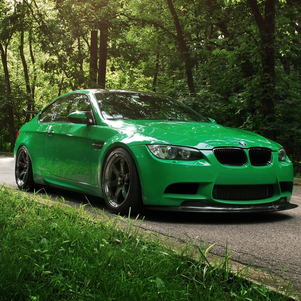 Das Green BMW Coupe Wallpaper 1024x1024
