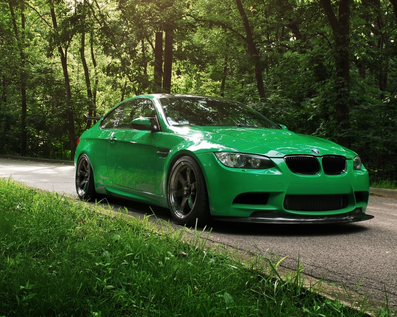 Обои Green BMW Coupe 1280x1024