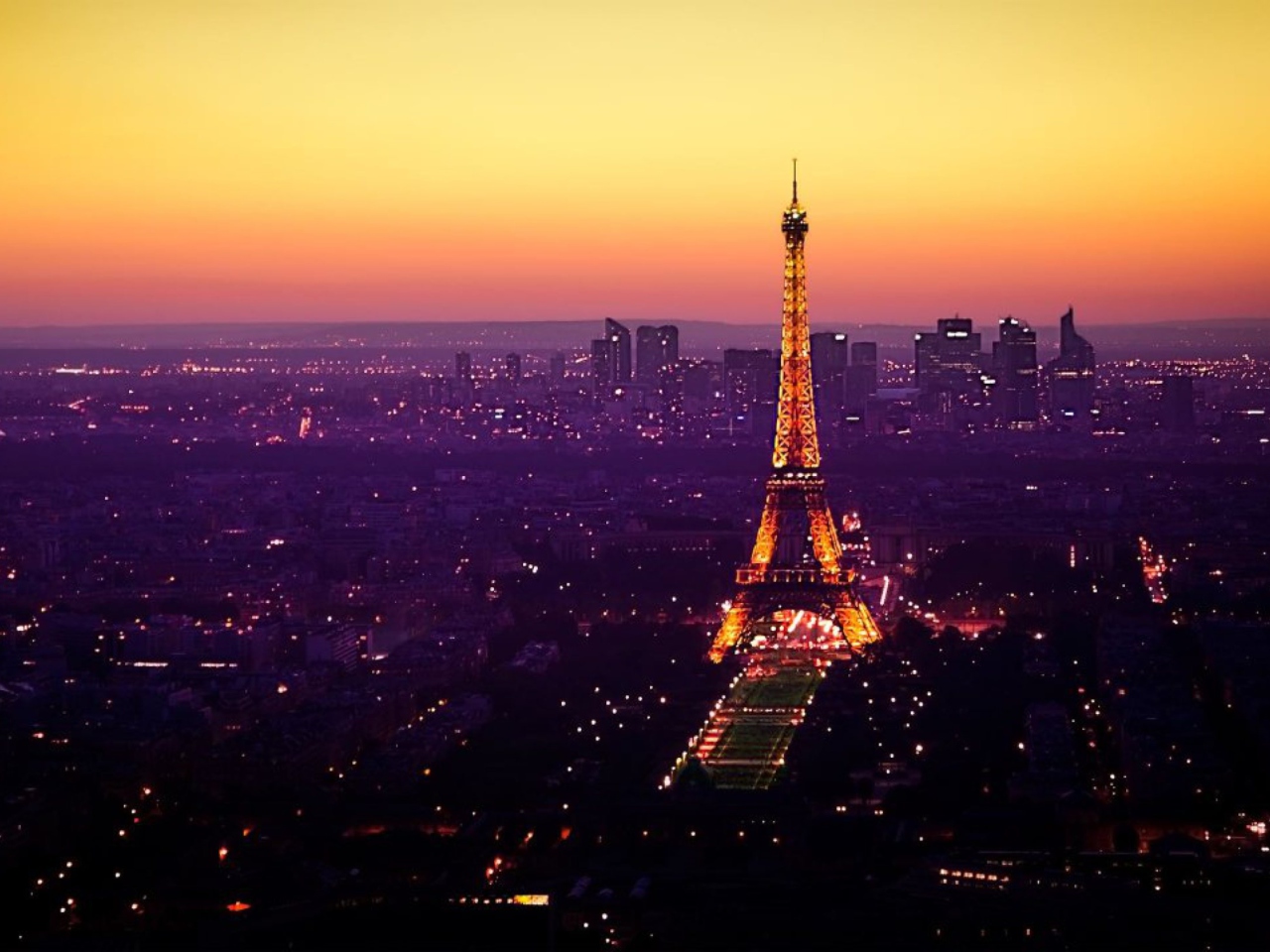 Обои Eiffel Tower And Paris City Lights 1280x960