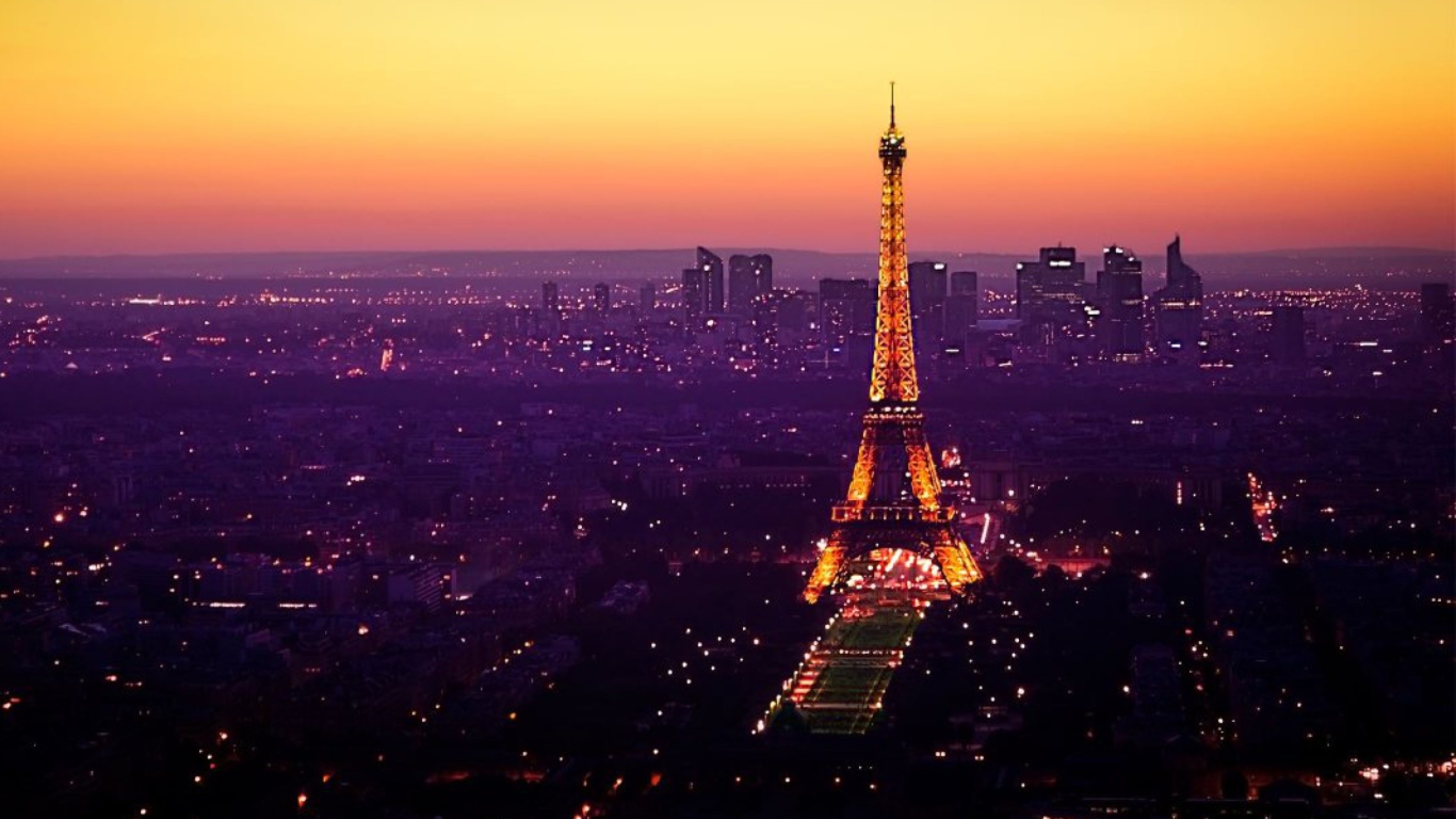 Das Eiffel Tower And Paris City Lights Wallpaper 1366x768