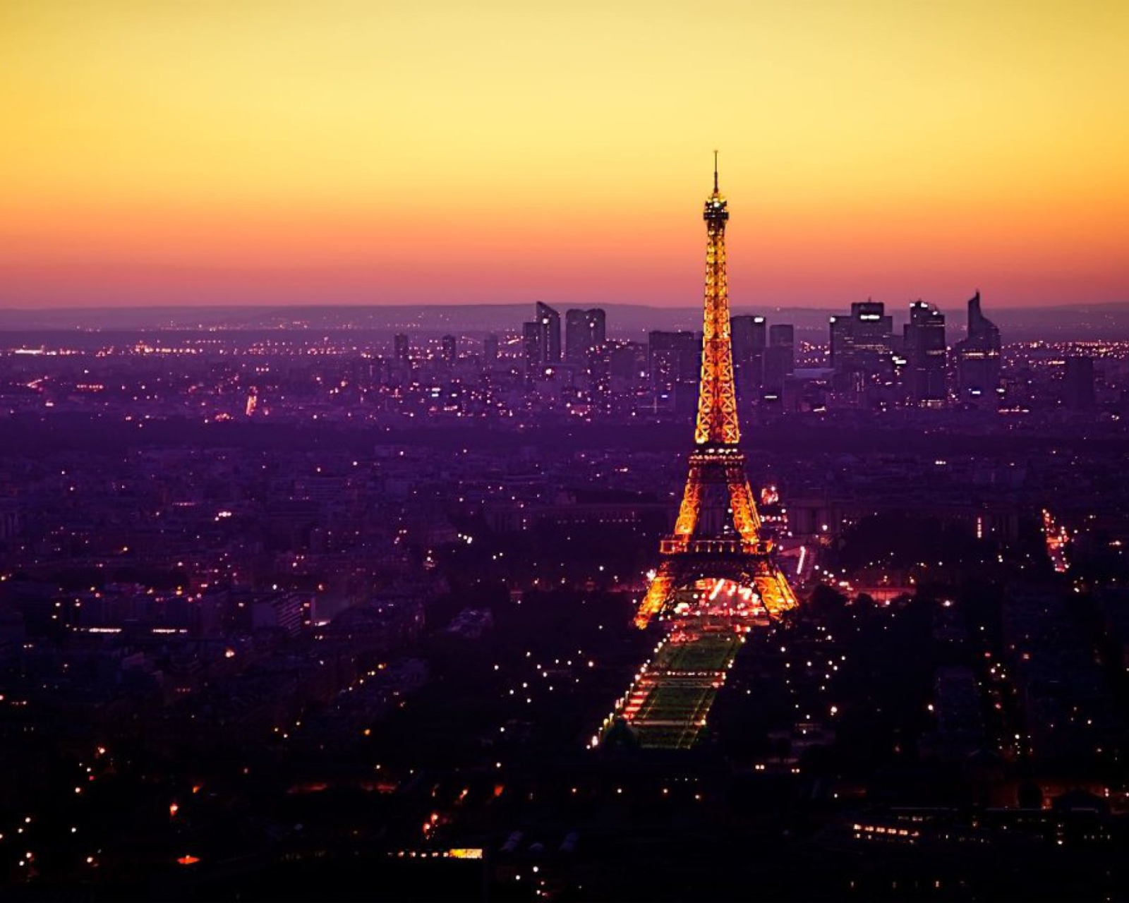 Обои Eiffel Tower And Paris City Lights 1600x1280