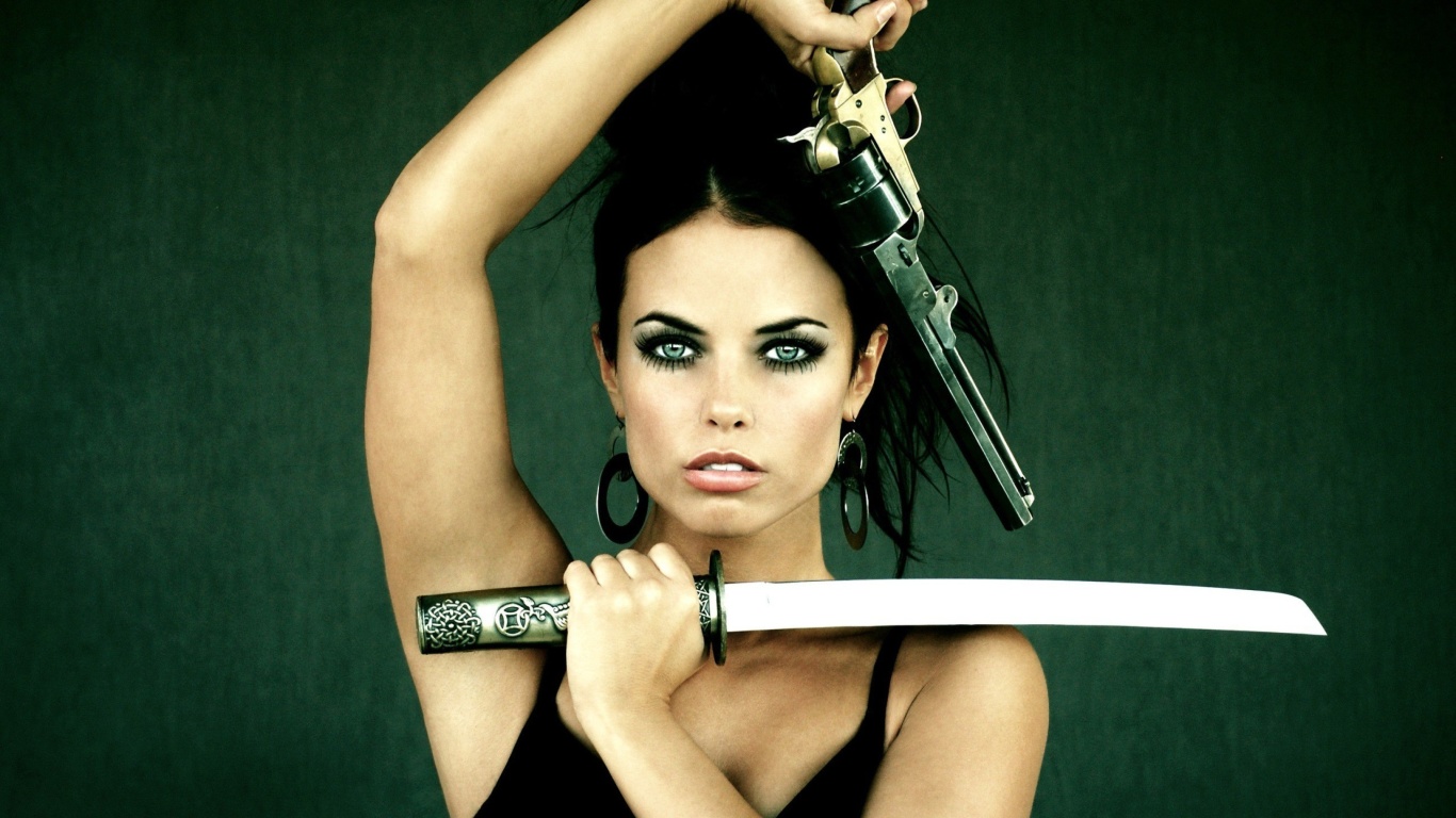 Das Warrior girl with swords Wallpaper 1366x768