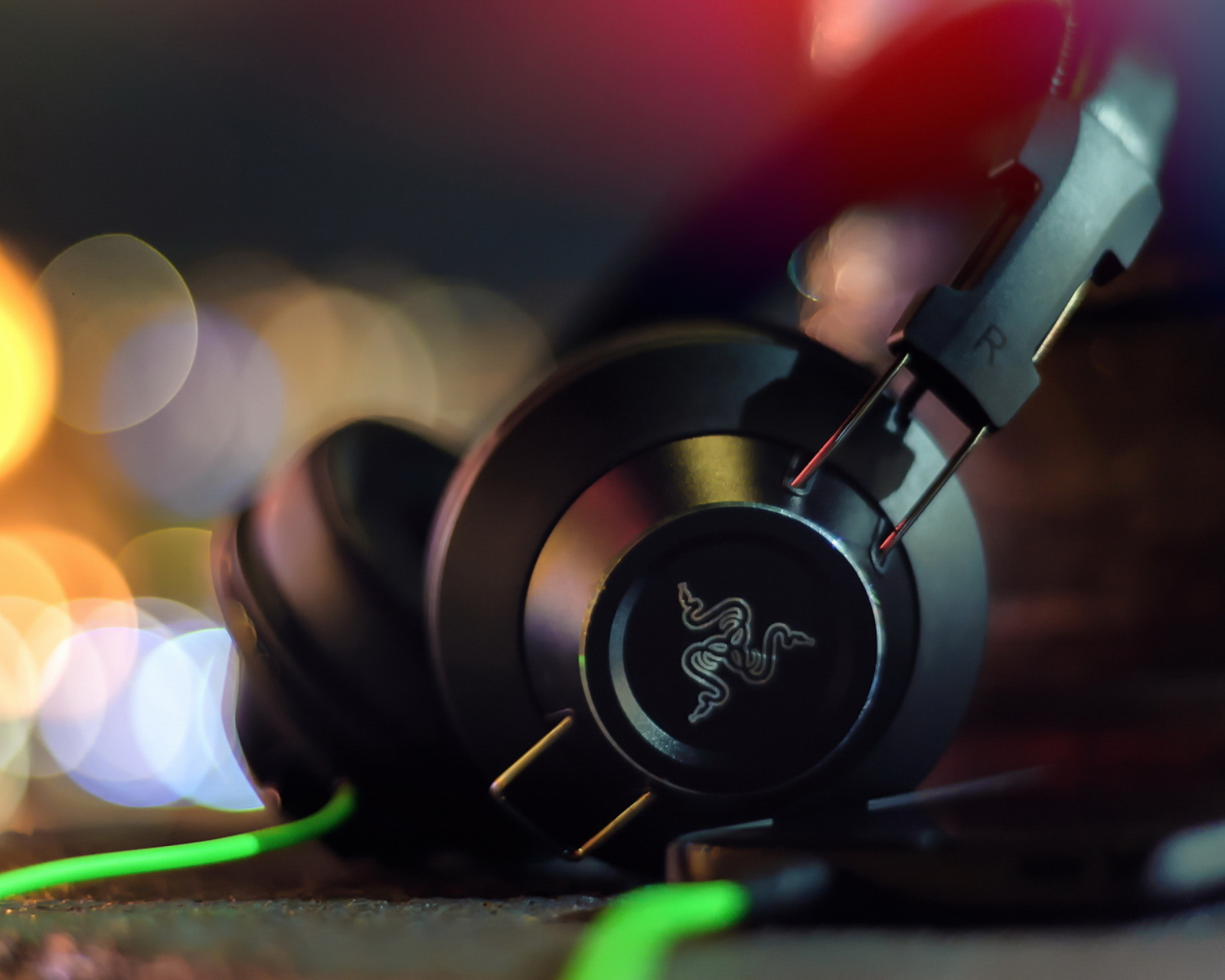 Razer Adaro DJ Analog Headphones wallpaper 1600x1280