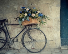 Обои Bicycle With Basket Full Of Flowers 220x176