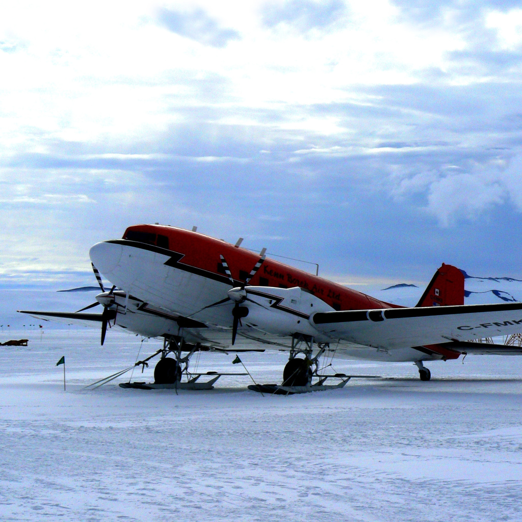 Das Douglas DC 3 Wallpaper 1024x1024