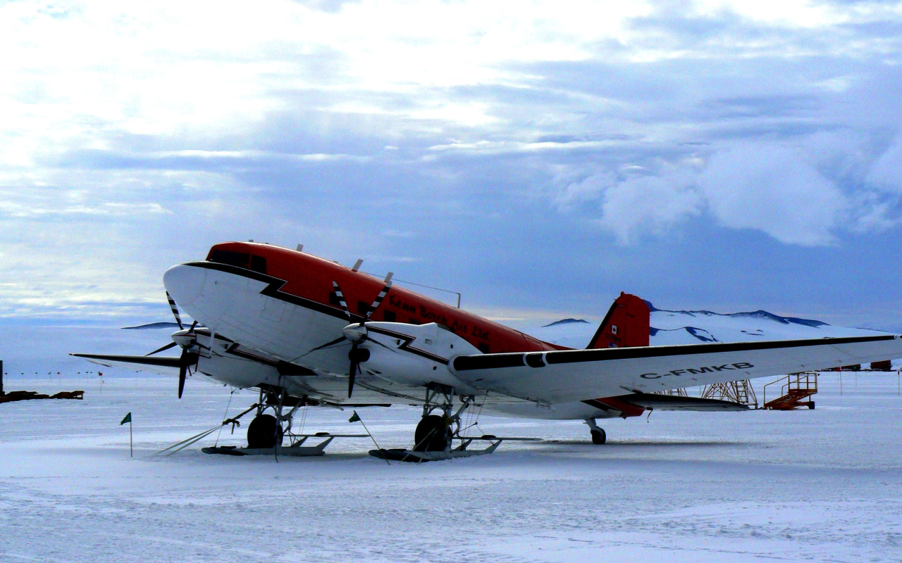 Douglas DC 3 wallpaper 1280x800