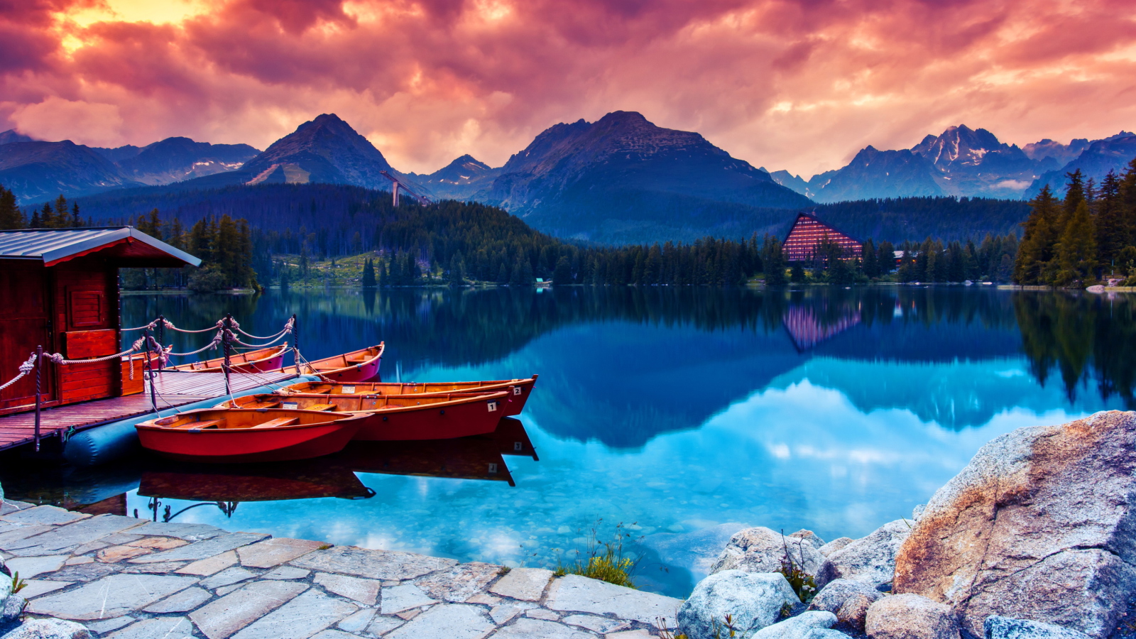Обои Lake In Canada 1600x900
