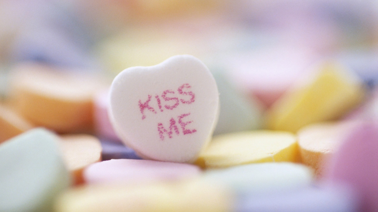 Fondo de pantalla Kiss Me Heart Candy 1280x720