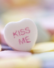 Fondo de pantalla Kiss Me Heart Candy 176x220