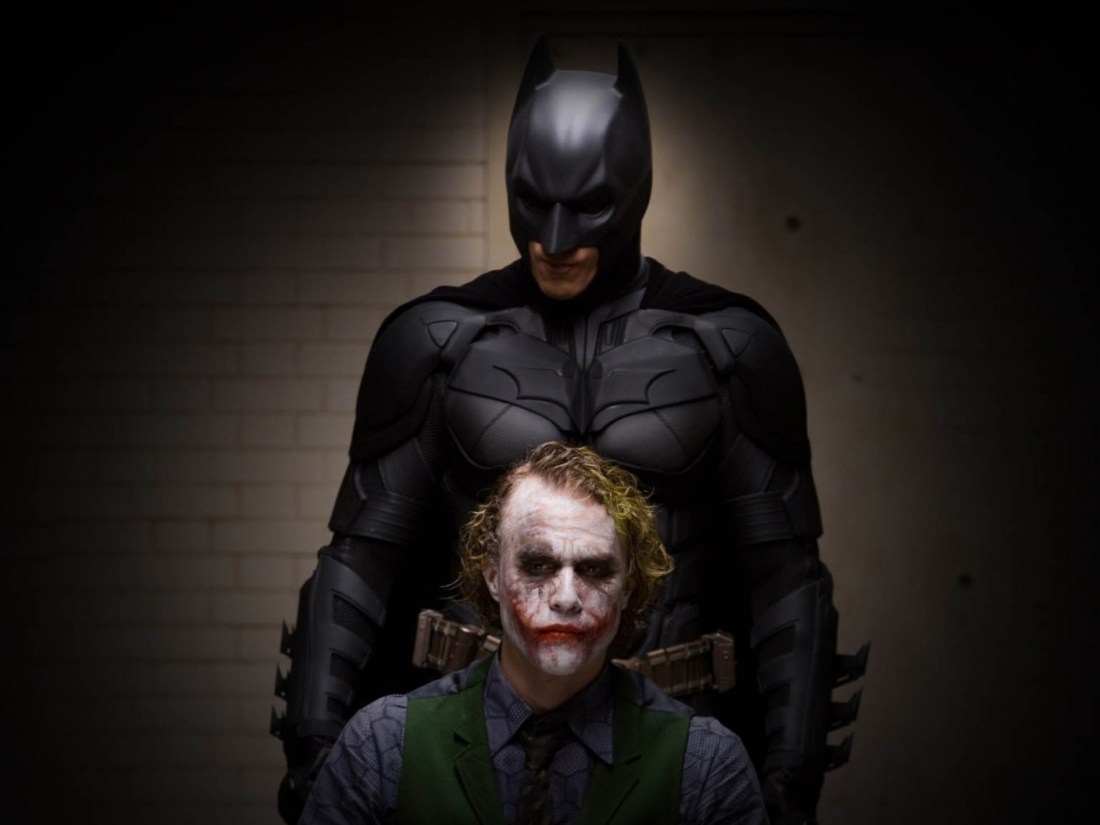 Batman And Joker wallpaper 1600x1200