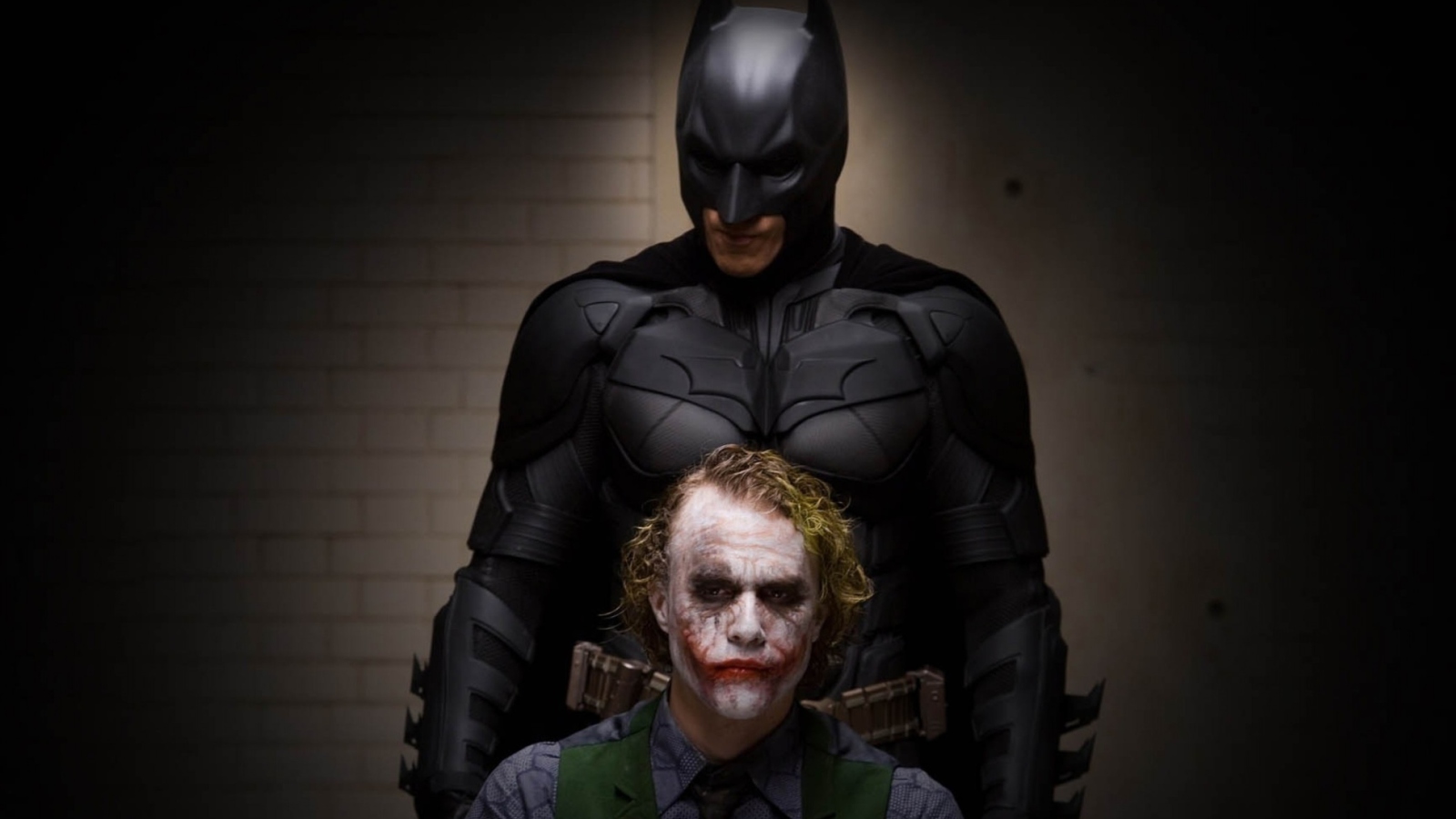 Batman And Joker wallpaper 1600x900