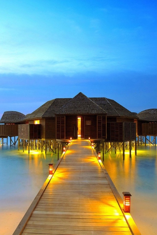 Das Bungalows In Ocean Wallpaper 320x480