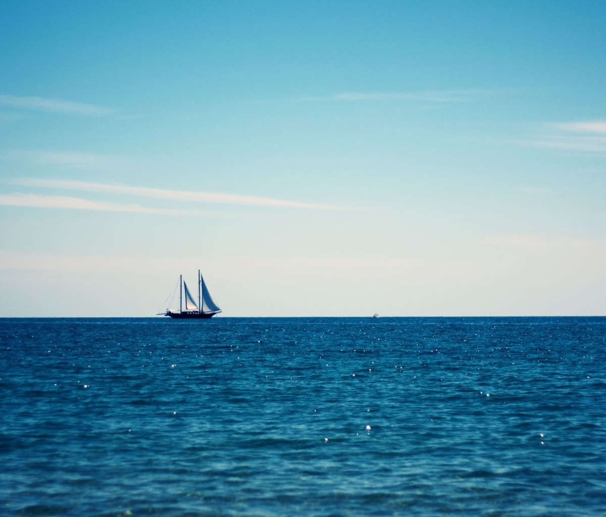 Screenshot №1 pro téma Beautiful Yacht On Seascape Horizon 1200x1024