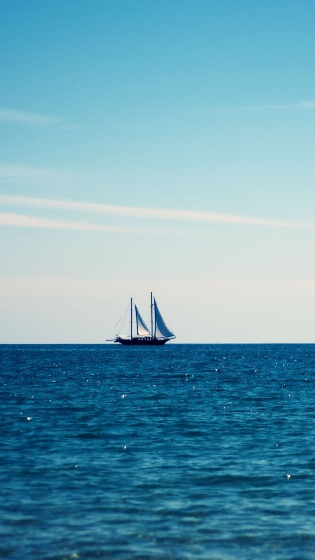 Screenshot №1 pro téma Beautiful Yacht On Seascape Horizon 640x1136