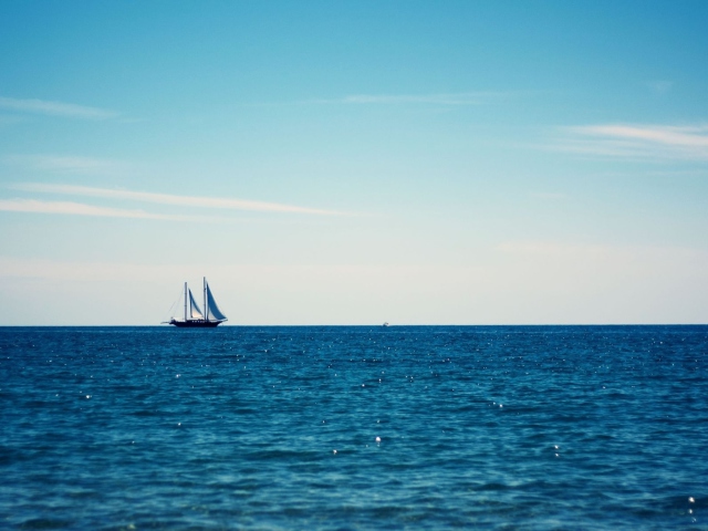 Das Beautiful Yacht On Seascape Horizon Wallpaper 640x480