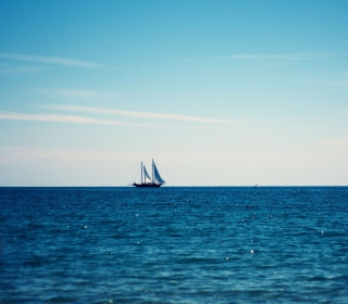 Beautiful Yacht On Seascape Horizon papel de parede para celular para iPad 3