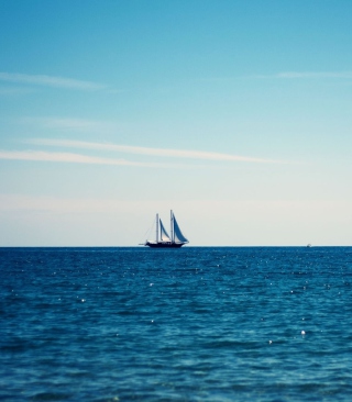 Beautiful Yacht On Seascape Horizon - Obrázkek zdarma pro 176x220