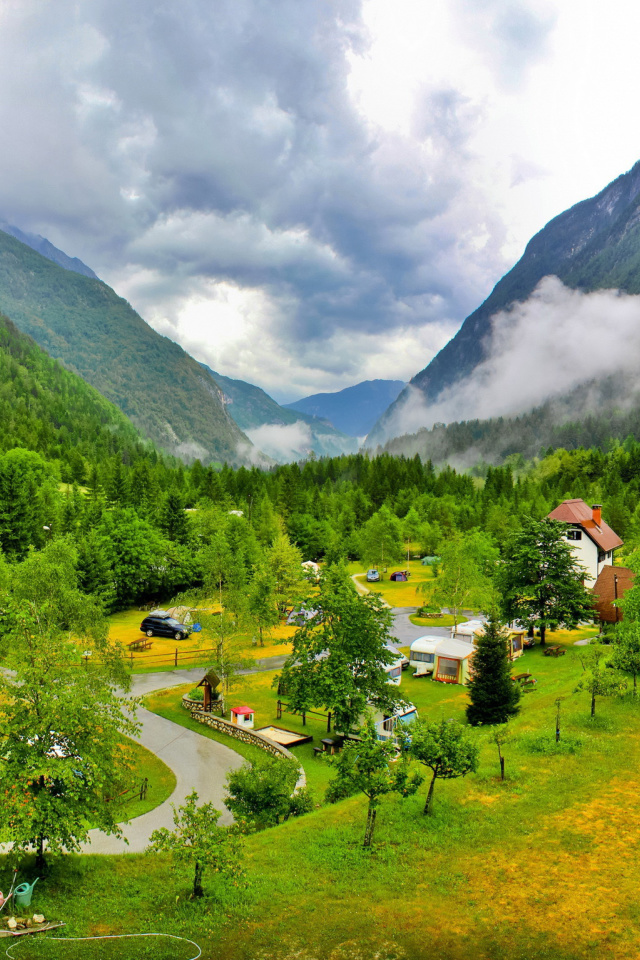 Das Slovenian Mountains Landscape Wallpaper 640x960