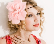 Обои Taylor Swift With Pink Rose On Head 176x144