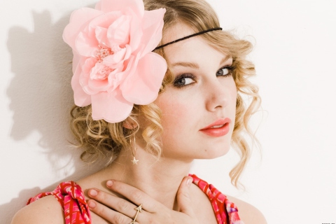 Sfondi Taylor Swift With Pink Rose On Head 480x320