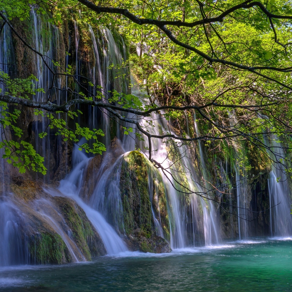 Waterfalls in National park Plitvice wallpaper 1024x1024