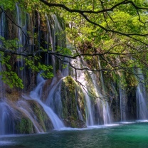 Fondo de pantalla Waterfalls in National park Plitvice 208x208