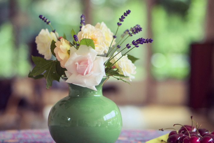 Tender Bouquet In Green Vase screenshot #1