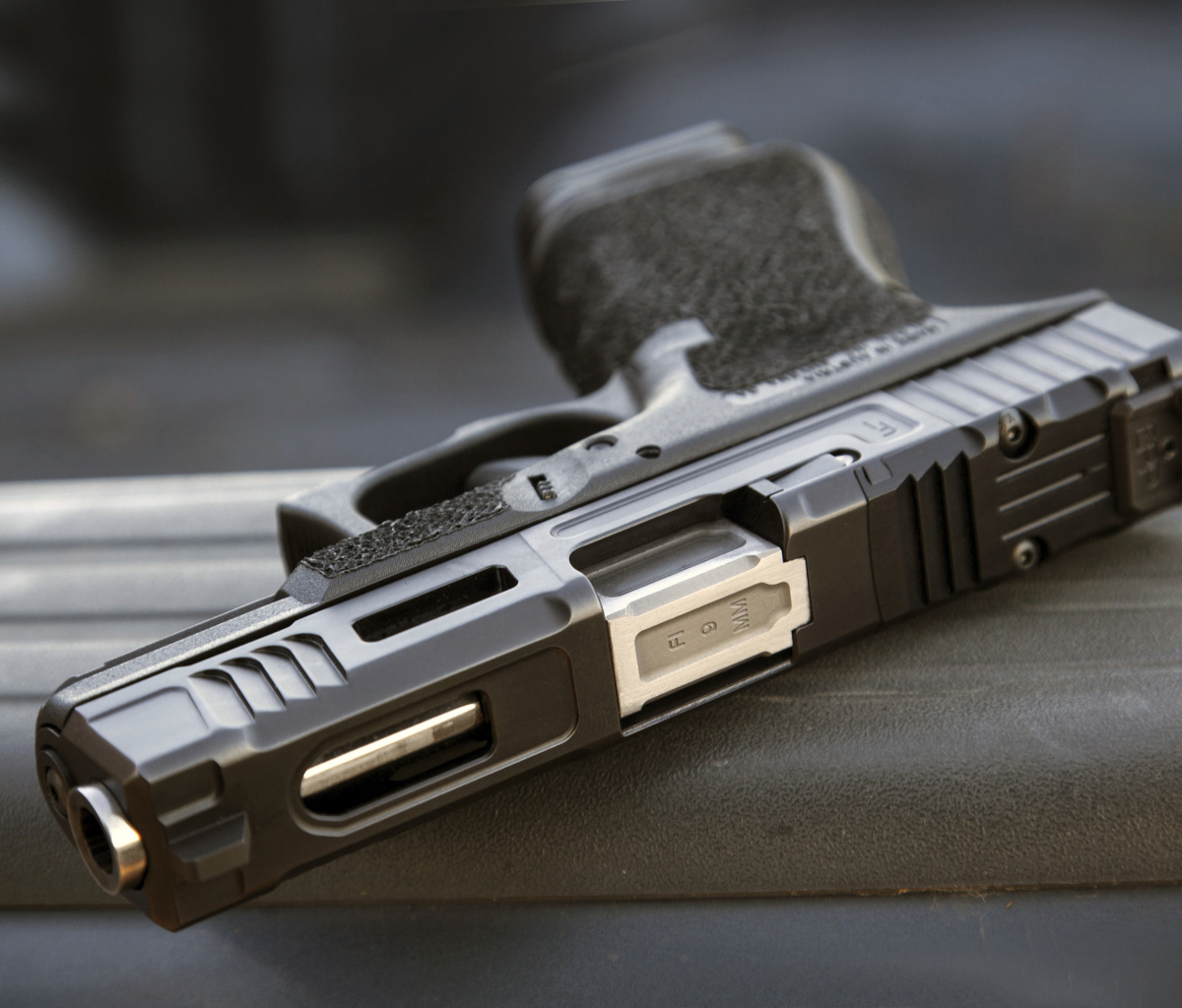 Das Glock 17 9 mm Pistol Wallpaper 1200x1024