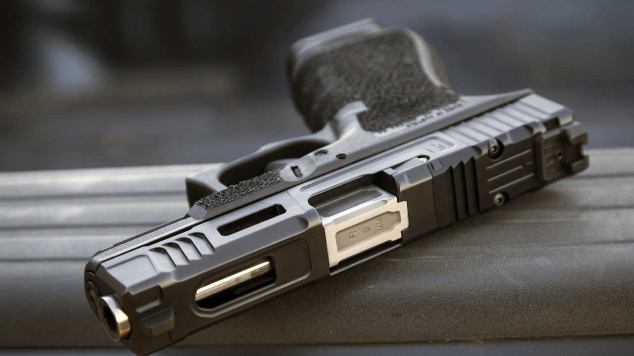 Glock 17 9 mm Pistol wallpaper 1280x720