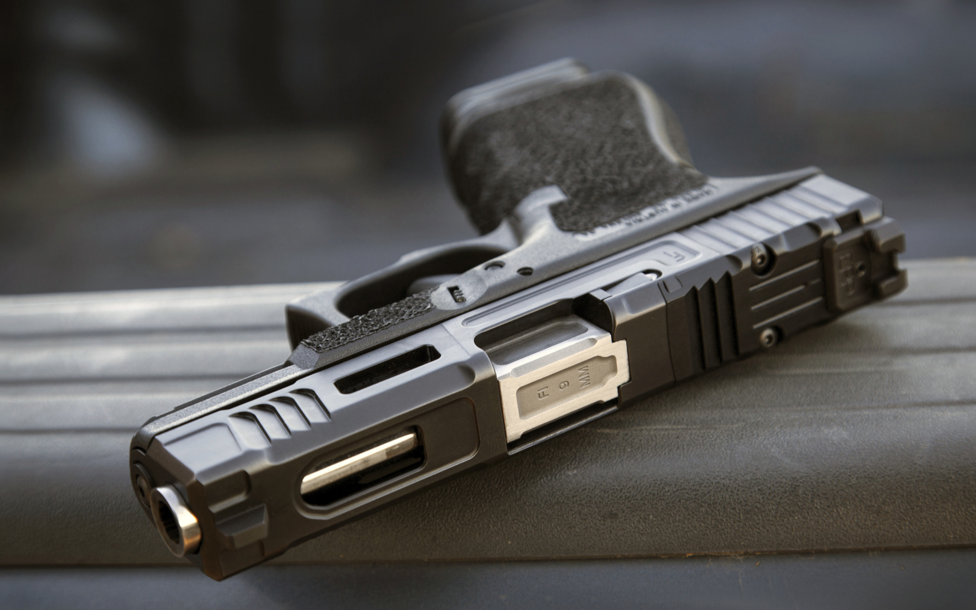 Das Glock 17 9 mm Pistol Wallpaper 1920x1200